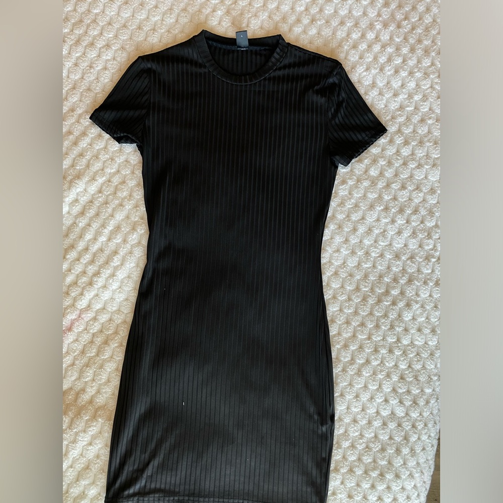 Elegant Black Ribbed Bodycon Dress